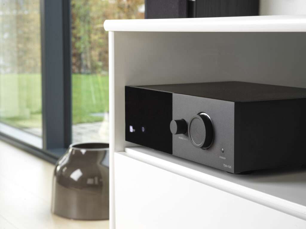 Superieure streaming amplifier Lyngdorf TDAI-1120